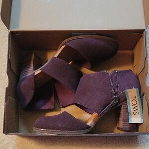 TOMS Women's Blackberry Suede Heels